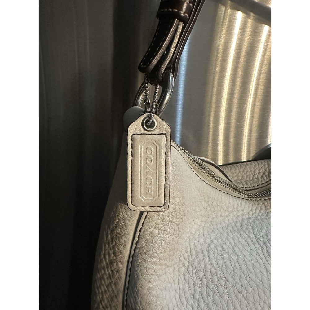 Coach White and Brown Leather Shoulder Bag with Slouchy Silhouette - Picture 2 of 9